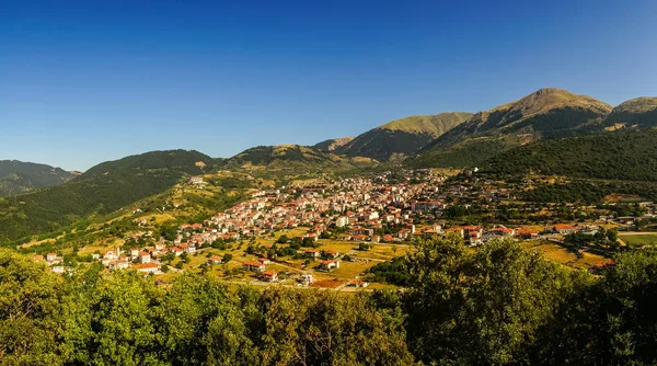 Cityview at mountain village of Karpenisi, Evritania, Grécia Imagem De Stock