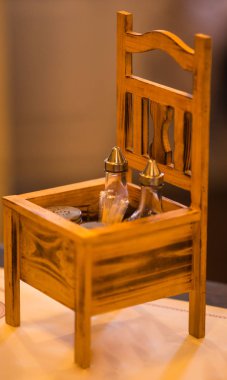 Baharat mezarda şeklinde sandalye