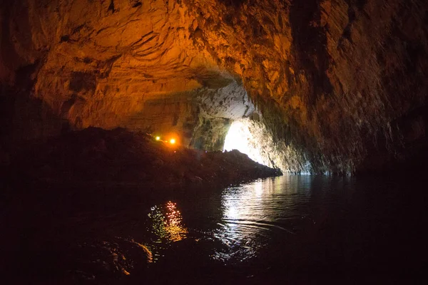 Jeziora melissani słynnego na wyspie Kefalonia Grecja — Zdjęcie stockowe