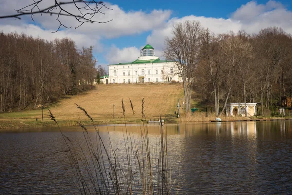 Scenic view of recently restored ancient homestead with a dome — Stock Photo, Image