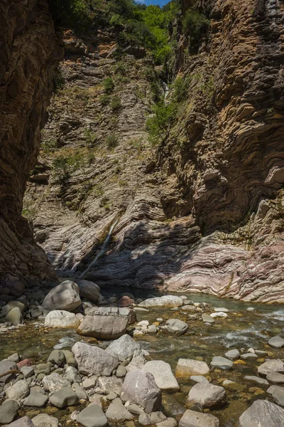 Gola del fiume di montagna vicino a Panta Vrexei in Evritania, Grecia — Foto Stock