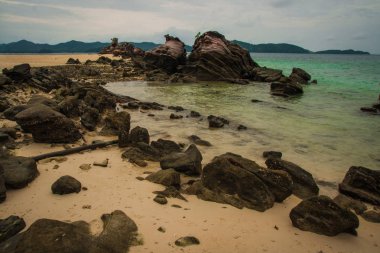 Tropikal Phi Phi Island arazi gülümsüyor, Tayland