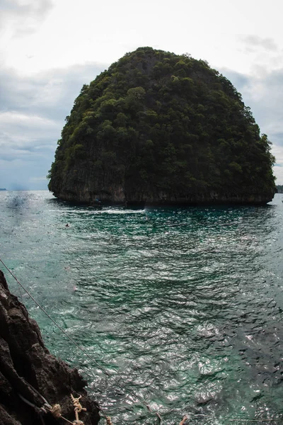 Isla tropical Phi Phi en Tierra de sonrisas, Tailandia — Foto de Stock