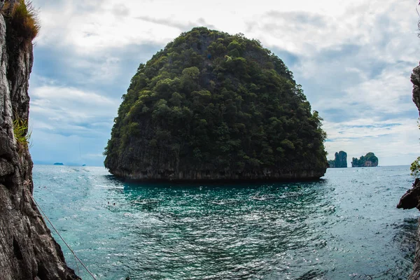 Tropical Phi Phi ilha em Terra de sorrisos, Tailândia — Fotografia de Stock