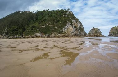 Güzel La Franca plaj Cantabria, İspanya