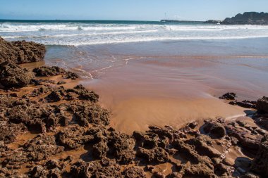 Güzel bir plaj olarak Catedrais İspanya Galiçya