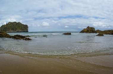 Güzel La Franca plaj Cantabria, İspanya