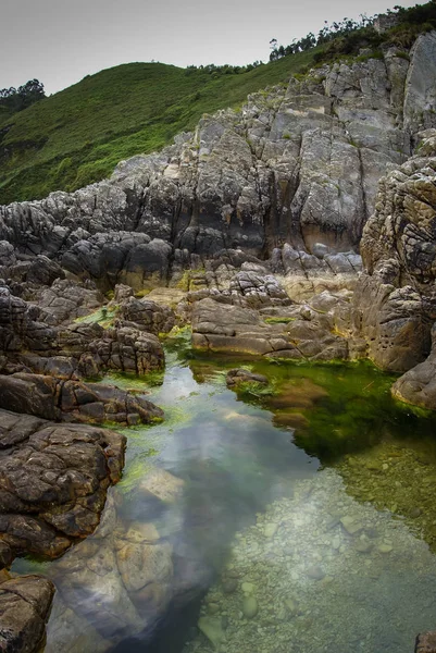 Hermosa playa de La Franca en Cantabria, España — Foto de Stock