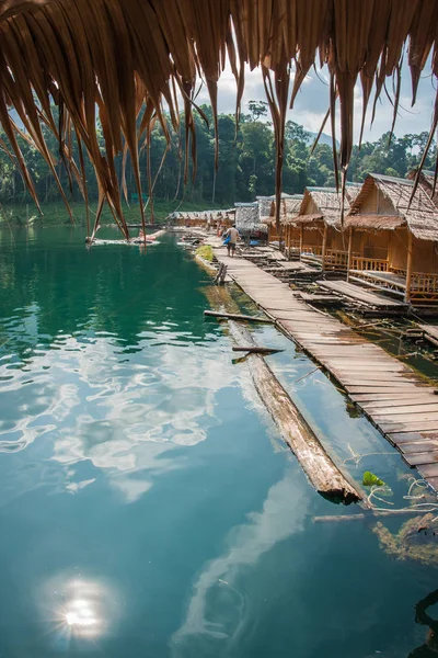 Schwimmende Häuser am Chieou laan See — Stockfoto