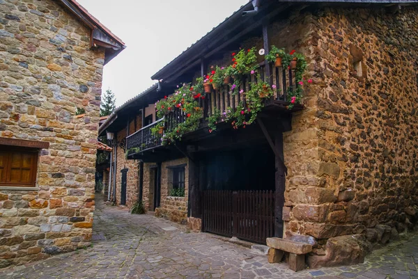 Bela aldeia Barcena Maior em Asturia y Cantabria, Espanha — Fotografia de Stock