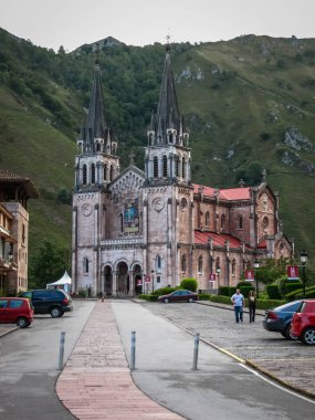 Covadonga Asturia İspanya içinde güzel kilisede