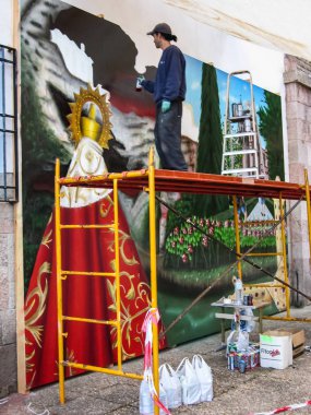 Ressam ve onun boyama duvar Covadonga, İspanya