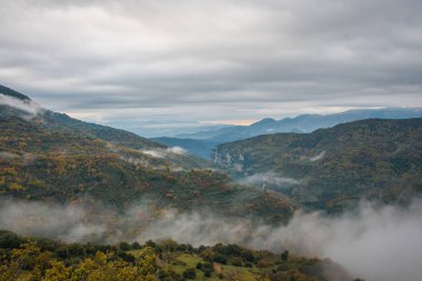 Sisli sonbahar manzara modunda gorge Louise Peloponnese, Yunanistan