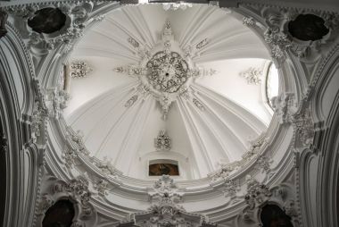 Güzel ayrıntılarını beyaz kilise Priego de Cordoba, İspanya