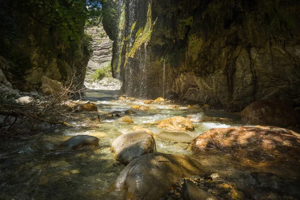 Vodopády na řece Krikiliotis na Panta Vrexei v Evritania — Stock fotografie