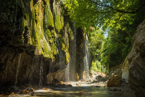 エウリタニアのパンタ Vrexei で Krikiliotis 川の滝 — ストック写真