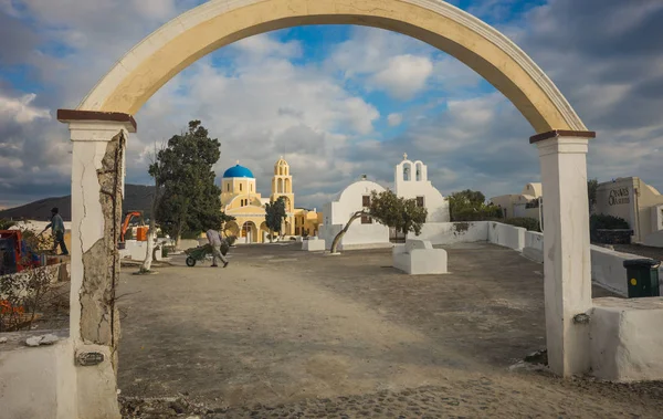 Travailleurs dans la ville d'Oia, île de Santorin, Grèce — Photo