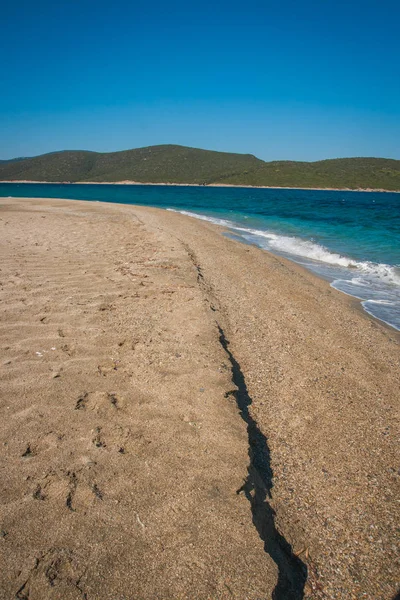 Golden beach na wyspie Evbia w Grecji — Zdjęcie stockowe