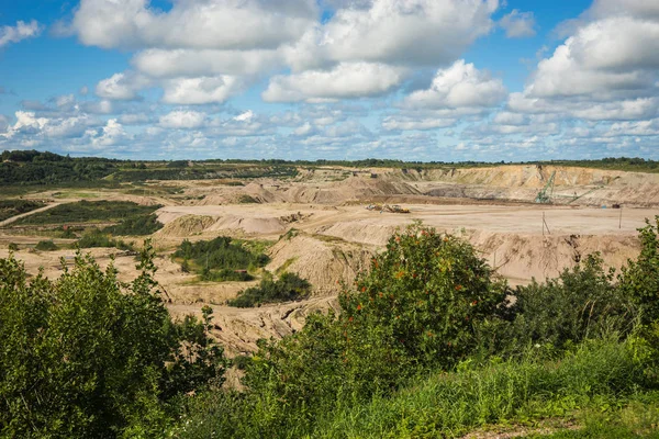 Lom na jantarové těžby v Yantarny v Kaliningradské oblasti, Russi — Stock fotografie
