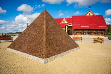 Amber piramit içinde Yantarnoe, Kaliningrad bölgesi, Rusya Federasyonu