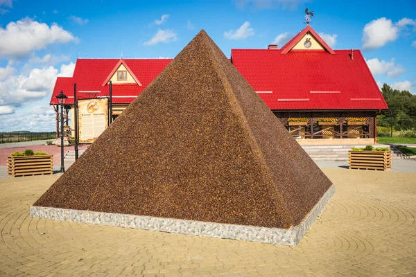 Amber piramit içinde Yantarnoe, Kaliningrad bölgesi, Rusya Federasyonu