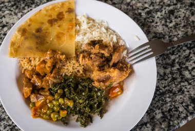 Kenya plaka üzerinde geleneksel Afrika yemeği