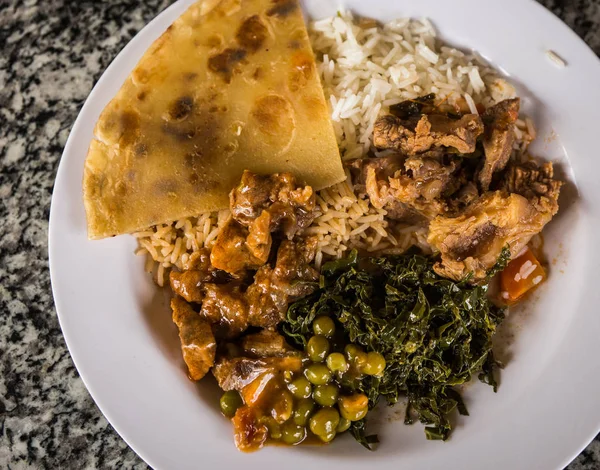 Традиційні африканські вечерю на плиті в Кенії — стокове фото