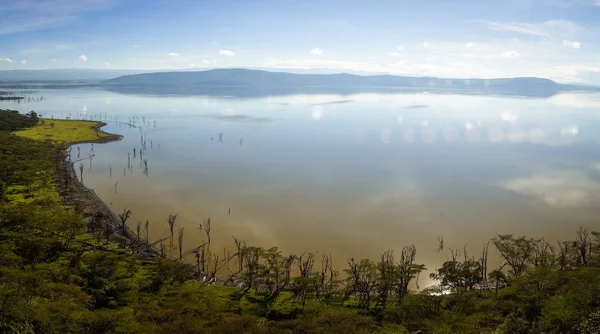 Pemandangan indah ke danau Nakuru dari sudut pandang di atas bukit — Stok Foto