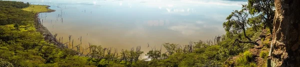 Schilderachtig uitzicht op lake Nakuru vanuit punt op heuvel — Stockfoto