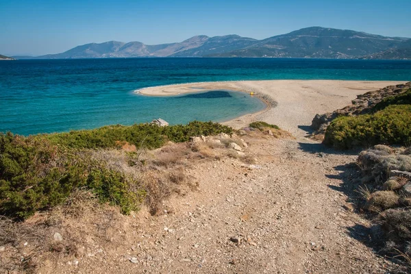 Golden beach na wyspie Evbia w Grecji — Zdjęcie stockowe