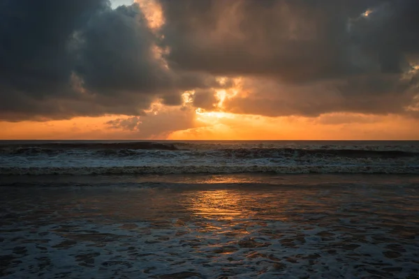 Amanecer en el Océano Índico en Angels Bay, Kenia — Foto de Stock