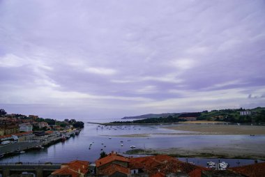 Güzel manzara San Vincente de la Barquera, İspanya