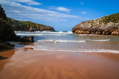 Benzersiz çok güzel plaj kaka Asturias ve: Cantabria, Spain