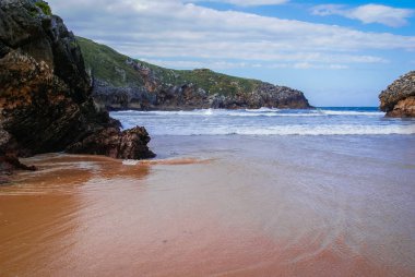 Benzersiz çok güzel plaj kaka Asturias ve: Cantabria, Spain