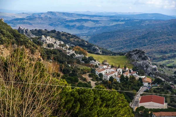 Uno dei "Pueblos Blancos" Grazalema in Andalusia in Spagna — Foto Stock