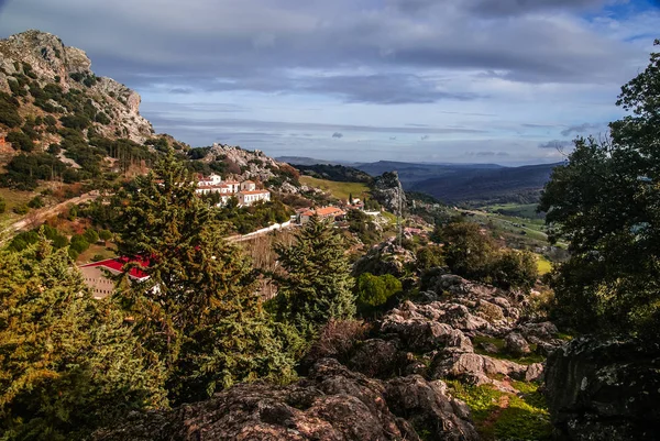 Eines der "pueblos blancos" grazalema in Andalusien in Spanien — Stockfoto