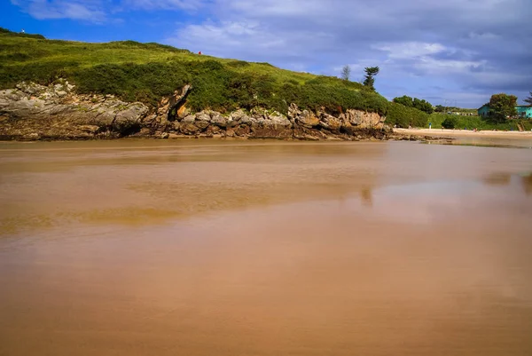 Egyedi ritka szépségű beach befutó Asturias és Cantabria, Spanyolország — Stock Fotó