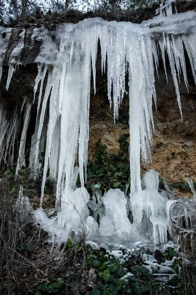 Icicles on roadside near Cuenca in Castilla la Mancha, Spain — Stock Photo, Image