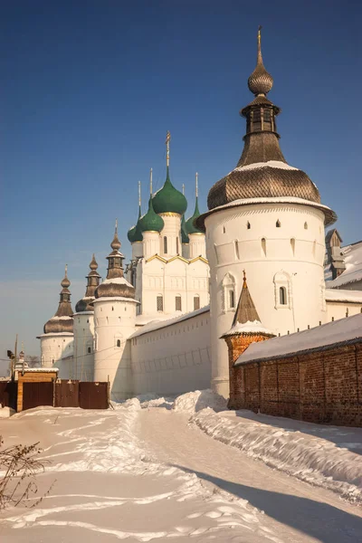 ロストフ ・ ナ ・ クレムリン、ロシアの冬に雪の中で — ストック写真