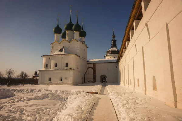 Rostov Kremlin en la nieve en invierno, Rusia — Foto de Stock