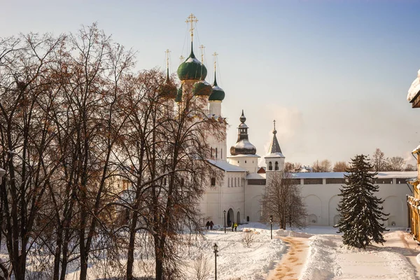 Ростовский Кремль в снегу зимой, Россия — стоковое фото