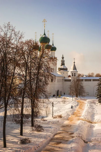 Ростовский Кремль в снегу зимой, Россия — стоковое фото