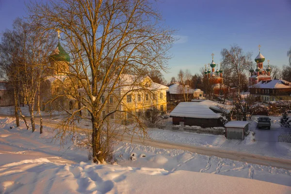 Vinter stadslandskapet i Pereslavl Zalessky i Yaroslavl reg — Stockfoto