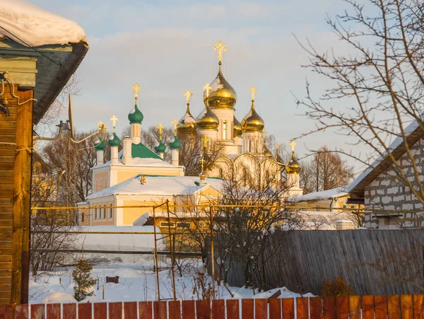 Vinter stadslandskapet i Pereslavl Zalessky i Yaroslavl reg — Stockfoto