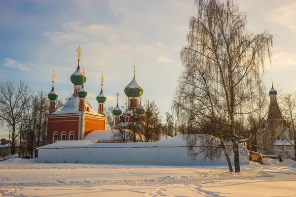 Paisaje de la ciudad de invierno en Pereslavl Zalessky en el reg Yaroslavl — Foto de Stock