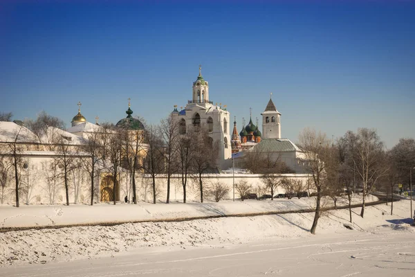 Ярославский Кремль в снегу зимой, Россия — стоковое фото