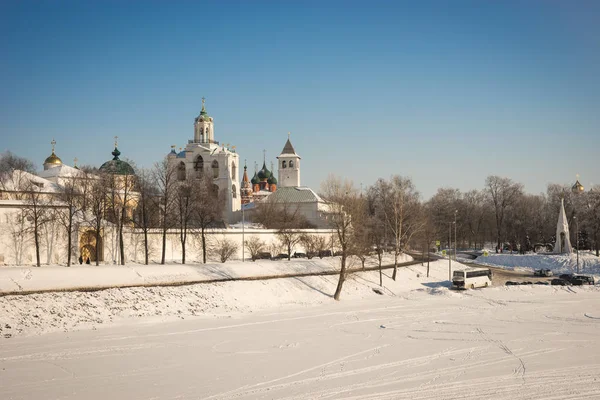 Ярославский Кремль в снегу зимой, Россия — стоковое фото