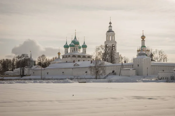 Спасо-Введенский Толжский женский монастырь в Ярославской области , — стоковое фото