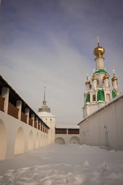 Spaso Vvedensky Tolga kvinnors kloster i regionen Yaroslavl, — Stockfoto