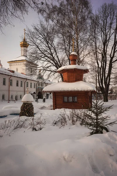 Спасо-Введенский Толжский женский монастырь в Ярославской области , — стоковое фото